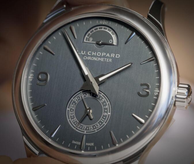 Unlike other brands, Chopard has adopted the gray-green to manufacture its dials.