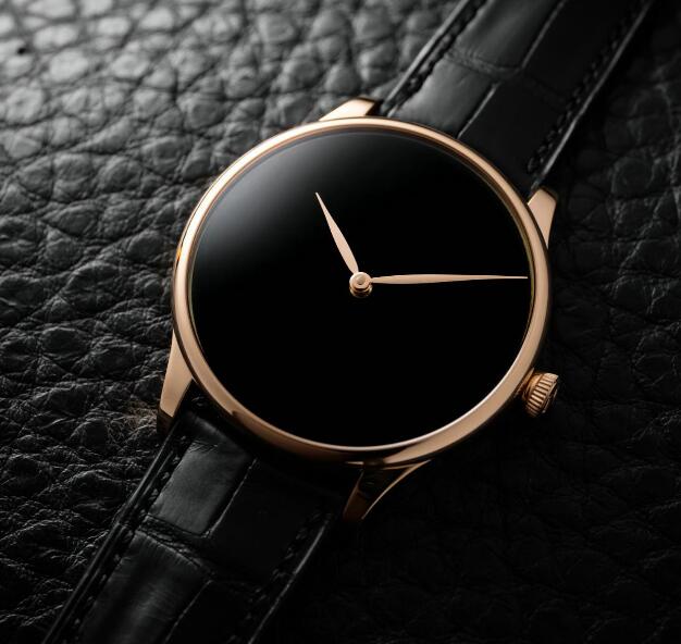 The timepiece presents the minimalism.