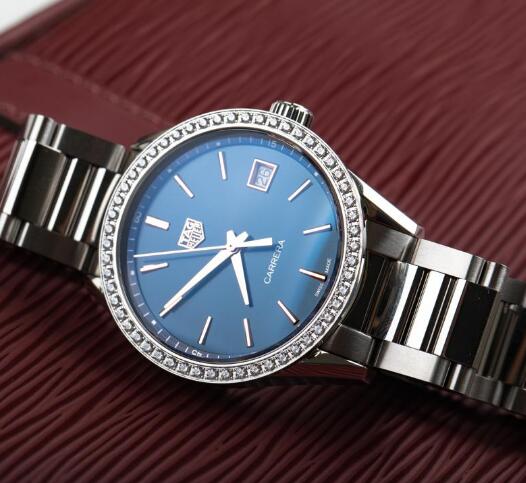 The timepiece is suitable for women who are in workplace.