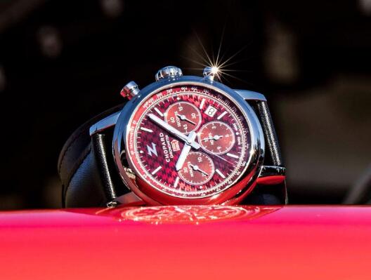 The red lacquer dial is really eye-catching.