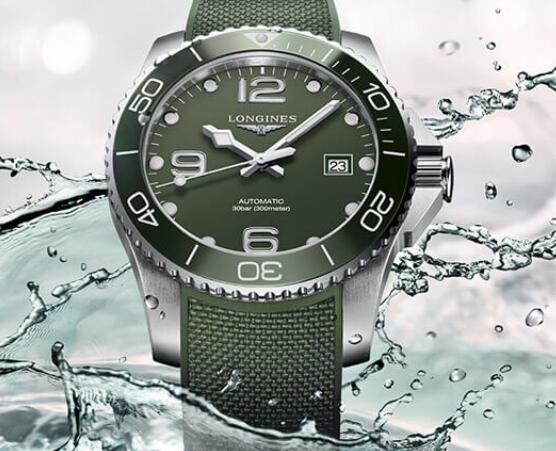 The new military green endows the timepiece a retro style.